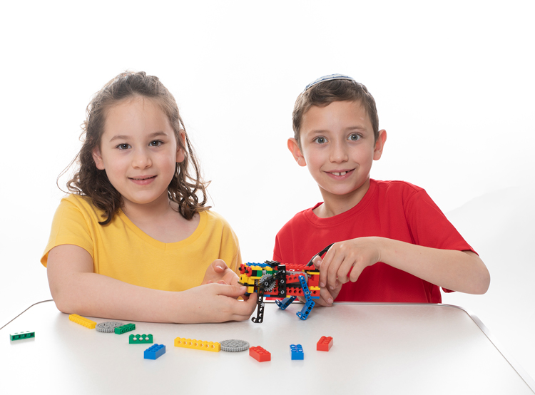 חבילת Maximum לילדים שאוהבים להמציא ולשכלל - BrickBox משחק למידה